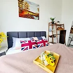 2 Rooms 6 Guest Vim3, Isp School Desa Parkcity, One Utama, Bandar Menjalara, Kepong, Sri Damansara, Mutiara Damansara, Damansara Perdana, Kota Damansara, Kuala Lumpur